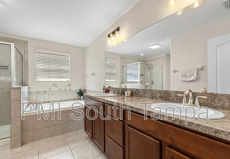 11403 Holmbridge Ln — Photo 20