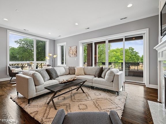 2nd image of 4806 N Clark St Unit 201