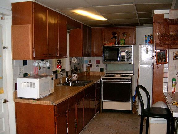 4th image of 802 W Sitka St
