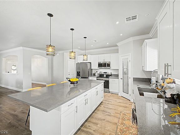 3rd image of 5081 Graystone Dr