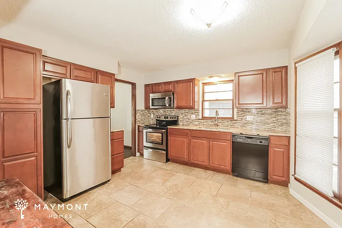 7912 Southview Dr — Photo 5