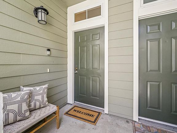 5th image of 1051 Helm Ln