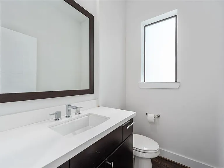 6127 Clyde St #B — Photo 16