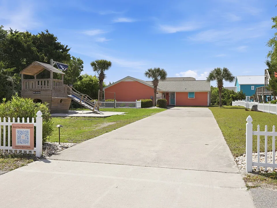 5415 Emerald Dr