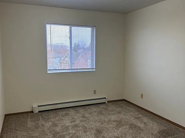 Dakota E & W Apartments — Photo 75