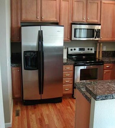 3rd image of 769 Roslyn St Unit 8