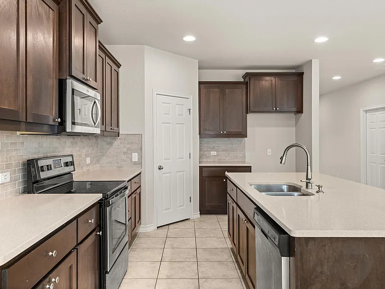 740 Aliso Trl — Photo 12