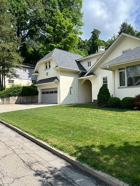 Apartment Separate from Main House on back of lot.