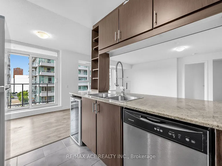 25 Town Centre Ct #808 — Photo 12