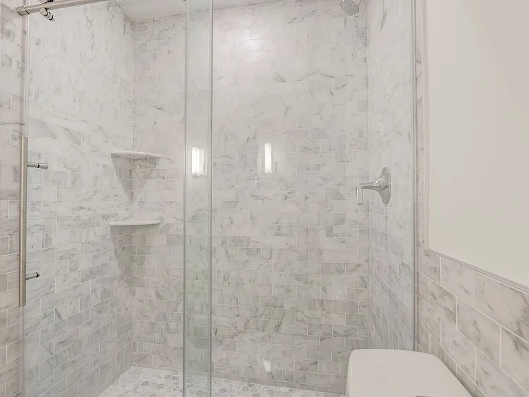 Franklin House Apartments — Photo 8