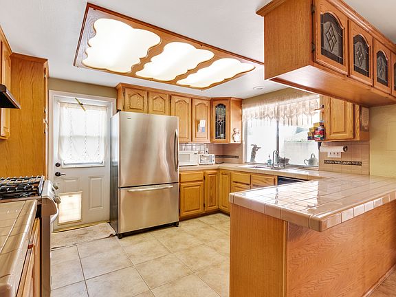 5th image of 1008 E Juanita Ave
