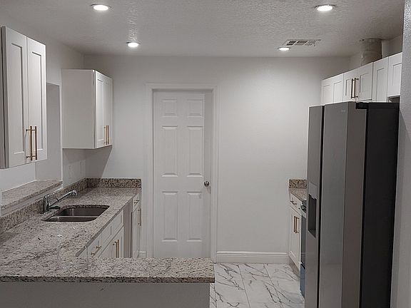 2nd image of 616 N Palm Ave #2