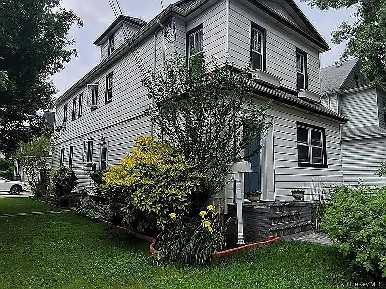 182 Lowell Ave #UPPER — Photo 1