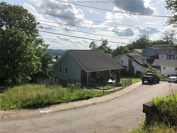 3rd image of 1525 Red Oak St