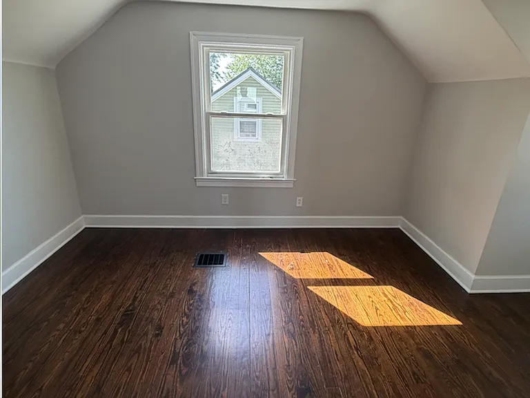 141 Brown Ave — Photo 4
