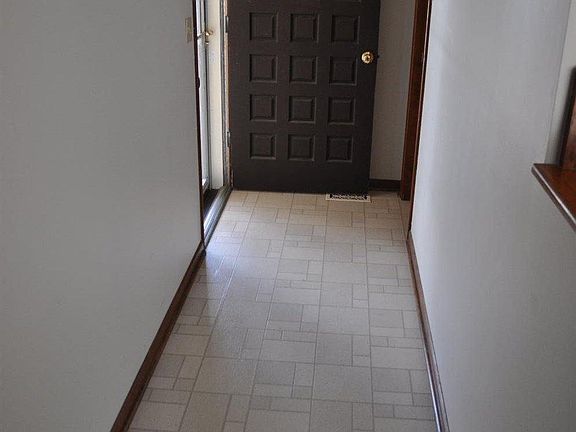 3rd image of 4816 Cresthaven Dr