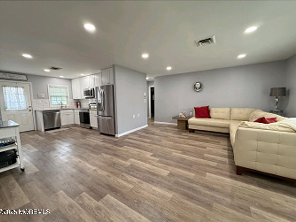 1st image of 976 Aberdeen Drive #D