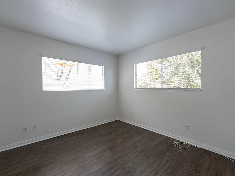 1611 S Bundy Dr — Photo 9
