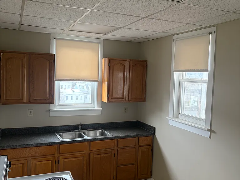 1614 W Market St — Photo 15