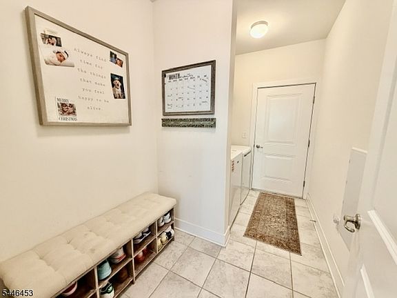 5th image of 403 Parkview Ln #403
