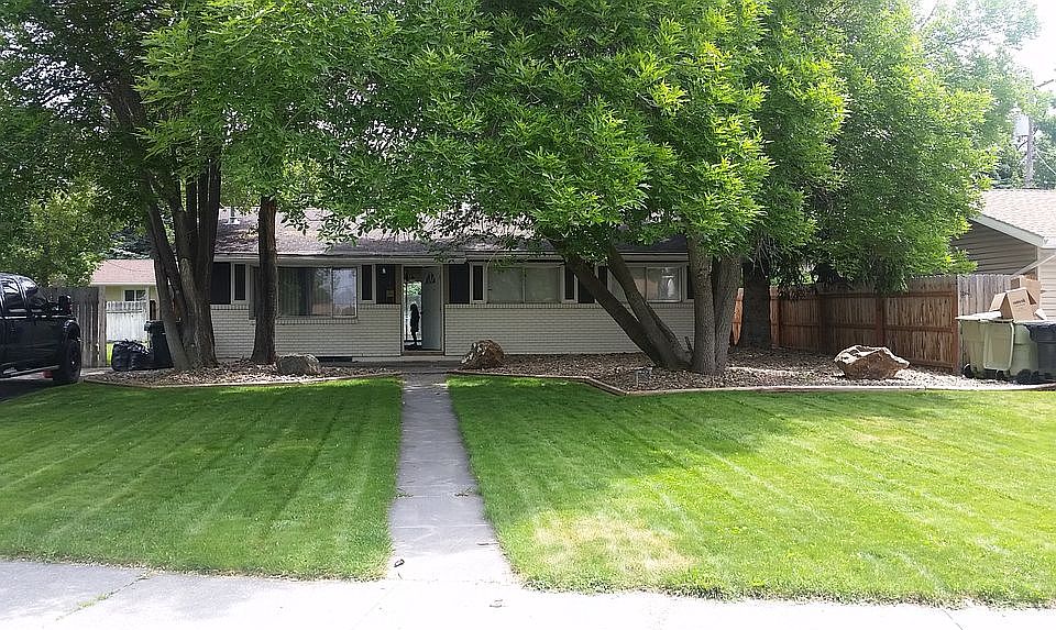1st image of 524 Valley Dr