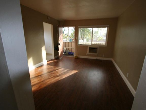 3rd image of 4214 Lotus Ave APT 5