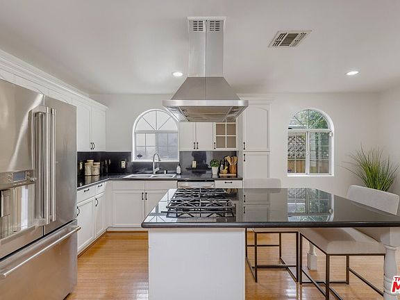 5th image of 12118 Viewcrest Rd