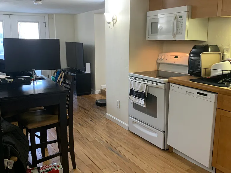180 Franklin St #B — Photo 7