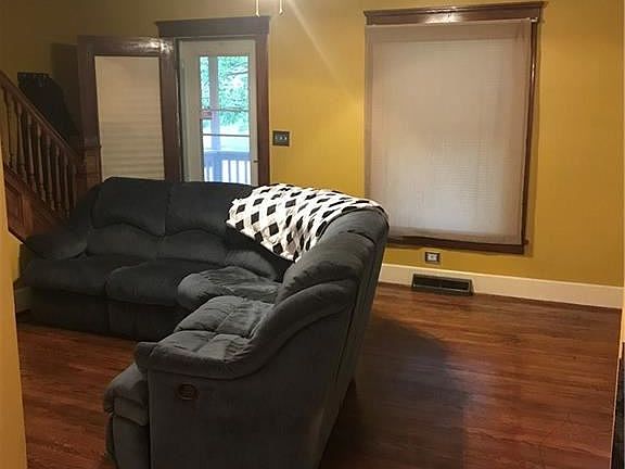 2nd image of 251 16th St