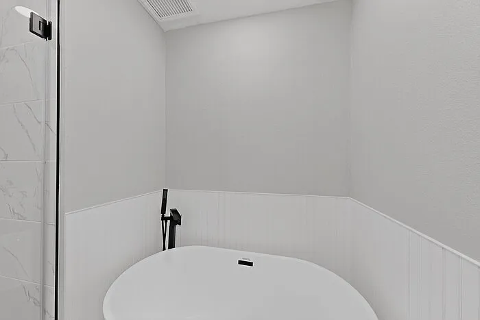 2200 Winona Dr — Photo 25