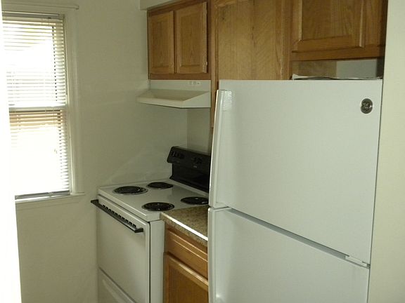 3rd image of 247 E Blenkner St