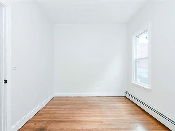 5th image of 135-137 Superior St #1