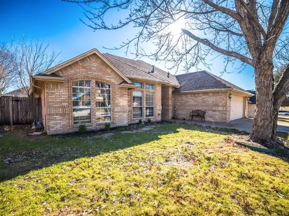 821 Sky Wood Ct, Saginaw, TX 76179