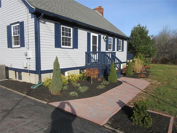 2nd image of 107 N Niantic Dr