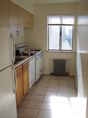 3rd image of 690 Pearl St APT 9