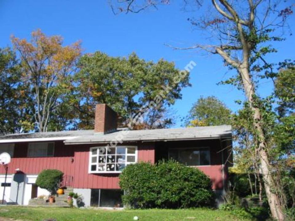 1st image of 5 Laurel Pl