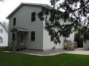 2nd image of 302 3rd Ave NW