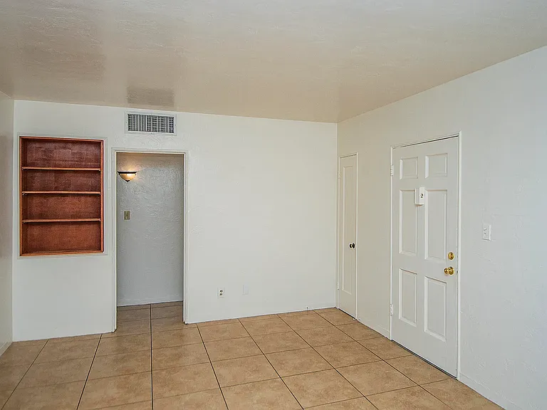 1714 E Grant Rd — Photo 6
