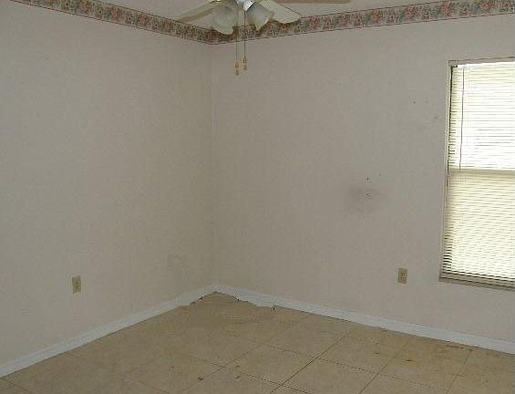 4th image of 2945 Theresa Dr