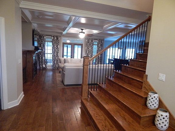 2nd image of 411 Oakwood Dr