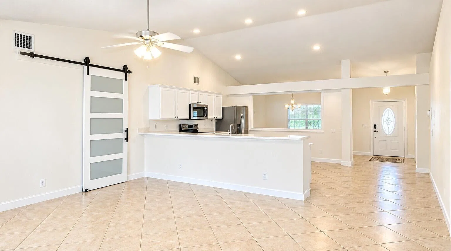 3 bed, 2.0 bath, 1808 sqft, $2,500 — Photo 3