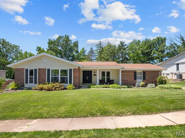 116 Lea Meadows Dr, Ballwin, MO 63011