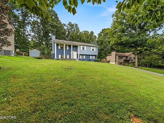 3rd image of 1618 Dunraven Dr