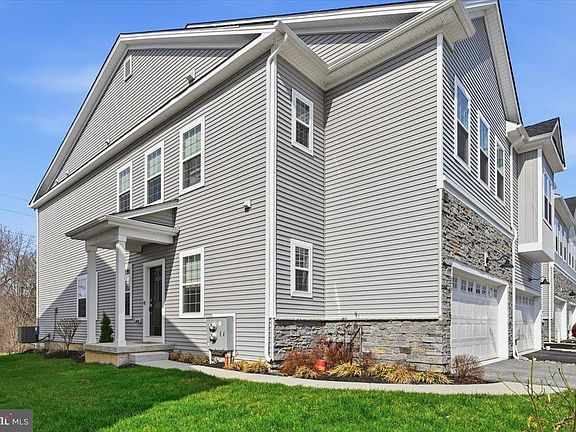 2nd image of 279 Red Leaf Ln