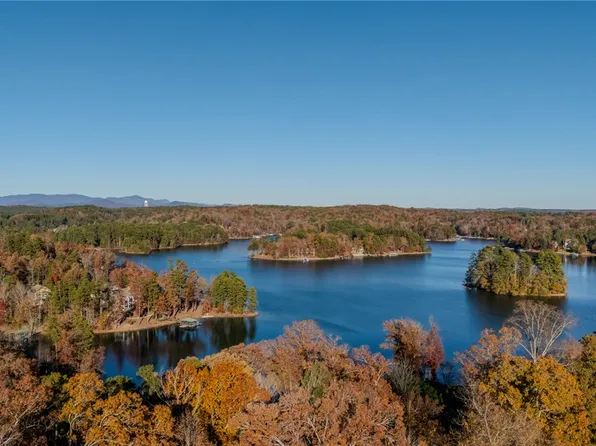 132 Sweetwater View Rd, Seneca, SC 29672