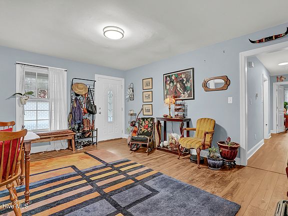 3rd image of 1010 New Road