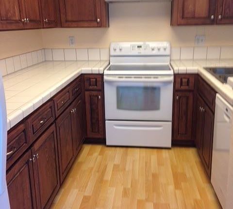 2nd image of 967 La Mesa Ter #C2018-d