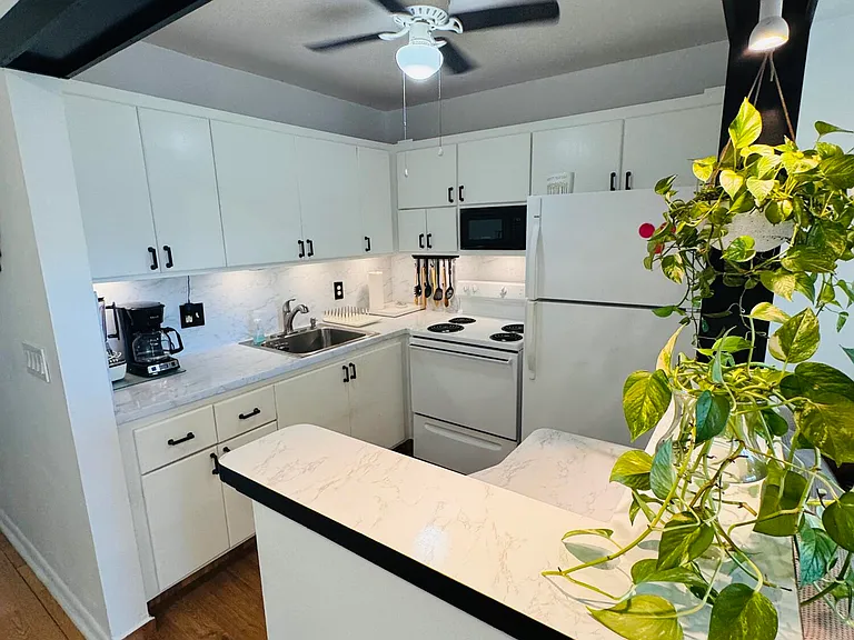 16 Windsor Dr #A — Photo 1