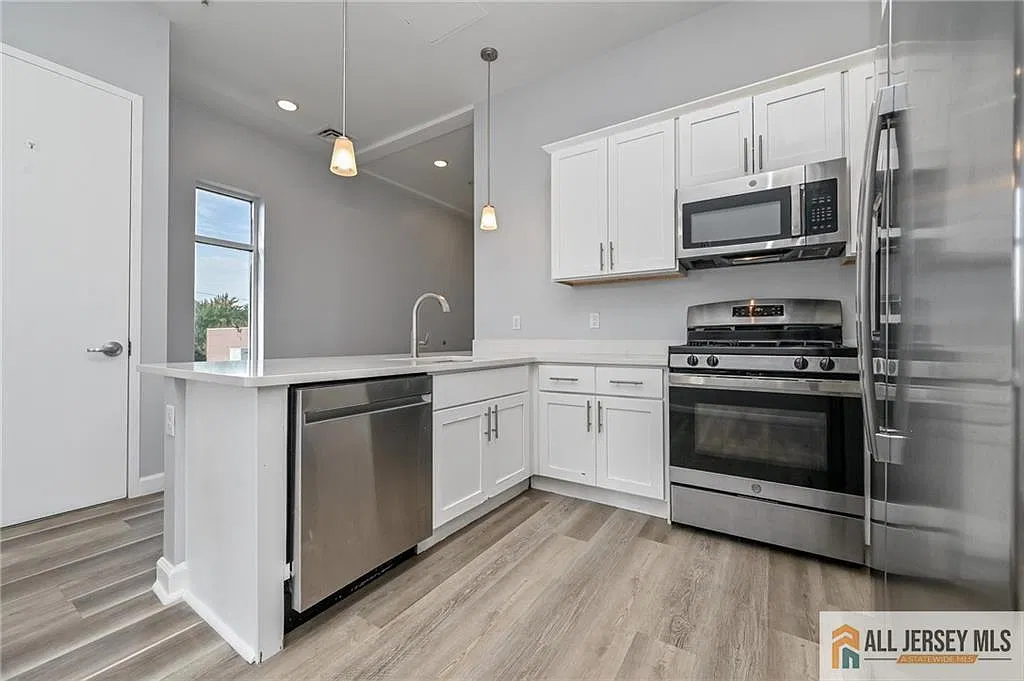271 Millburn Ave — Photo 4