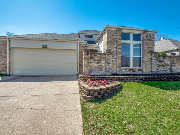 1916 Realistic Dr, Bedford, TX 76021